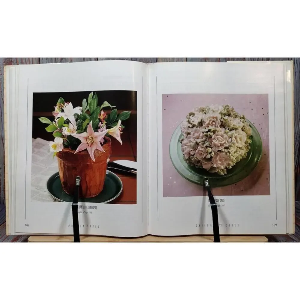 Pretty‎ Cakes: The Art of Cake Decorating by Mary Goodbody with Jane Stacey